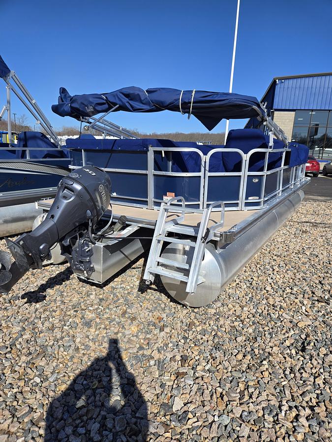 Used 2015 Xcursion X20C