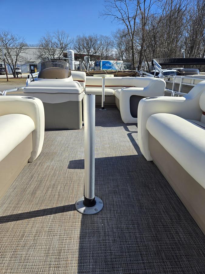 Used 2002 Suntracker 21' Party Barge