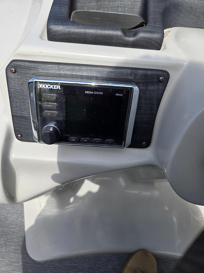 Used 2018 Sylvan 8522 LZ