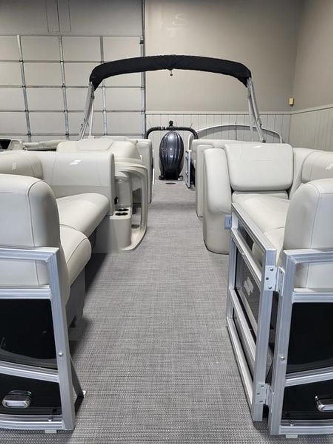 2025 Starcraft Marine LX 22 R