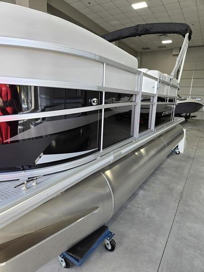 2026 Starcraft Marine LX 18 R