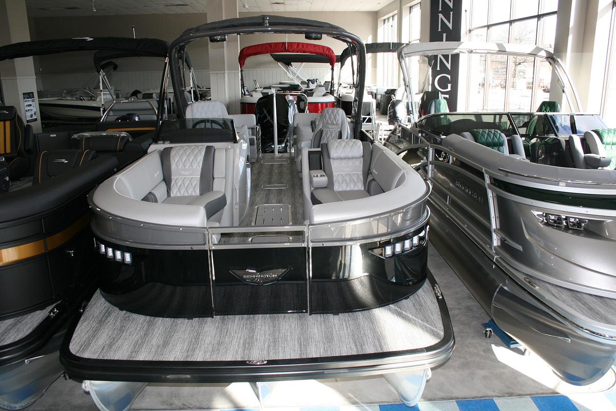 2026 Bennington 23 RX Fastback Arch