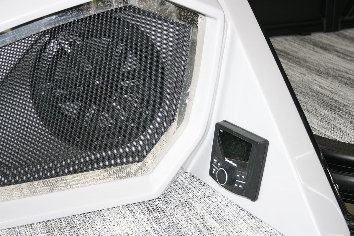 2026 Bennington 23 RX Fastback Arch