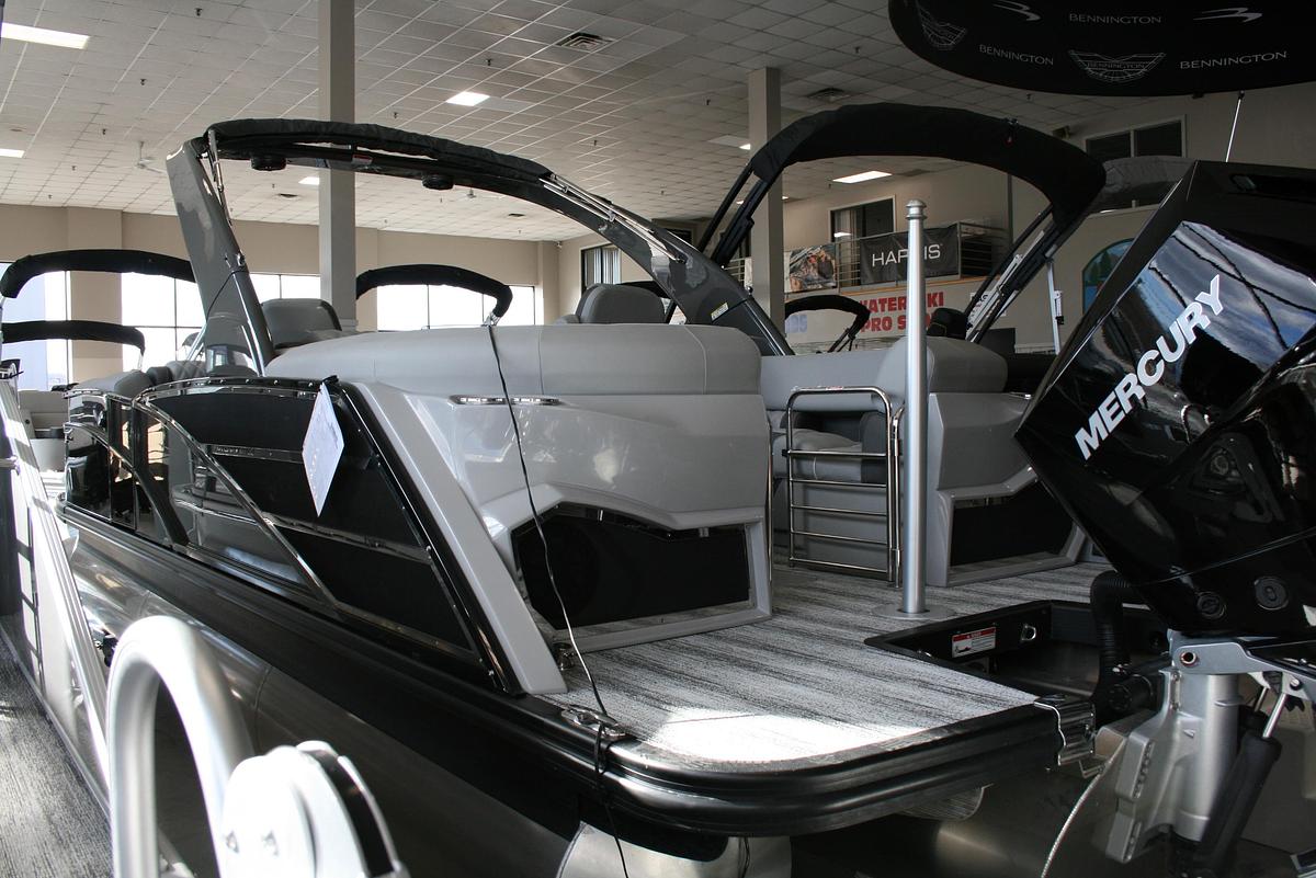 2026 Bennington 23 RX Fastback Arch