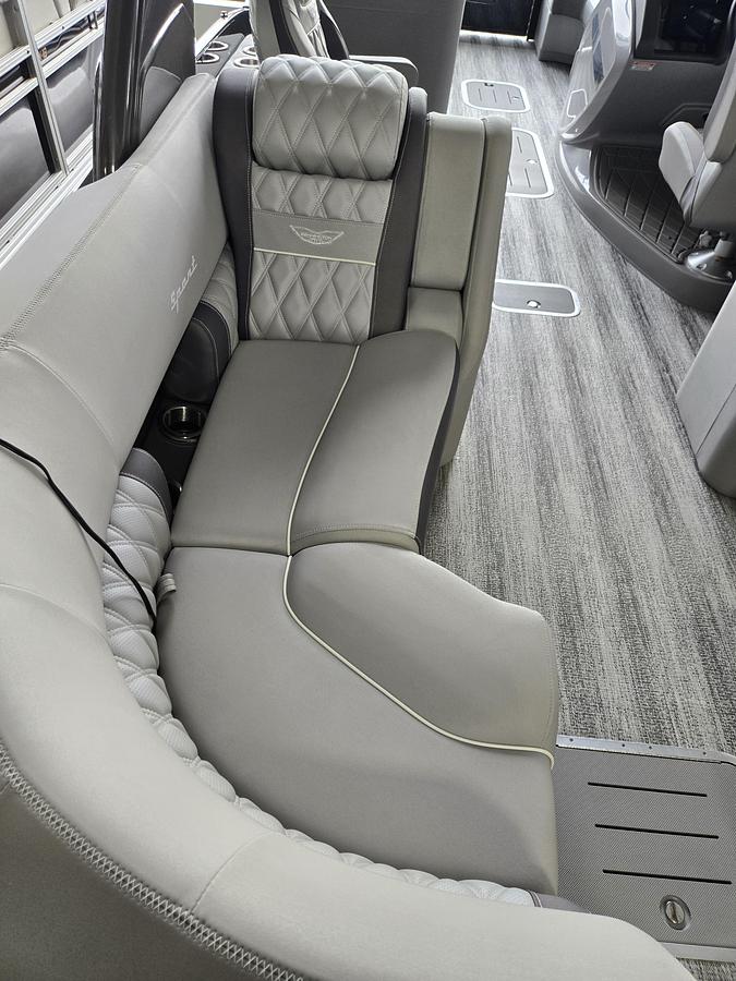 2026 Bennington 23 RX Fastback Arch