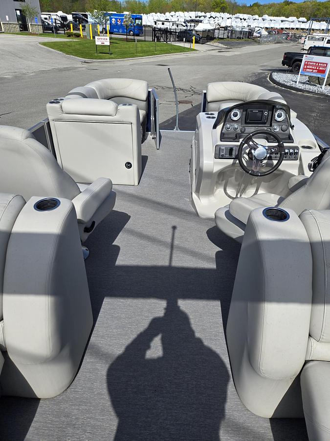 Used 2018 Sylvan 8522 LZ