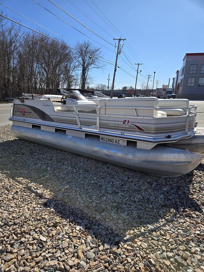 Used 2002 Suntracker 21' Party Barge