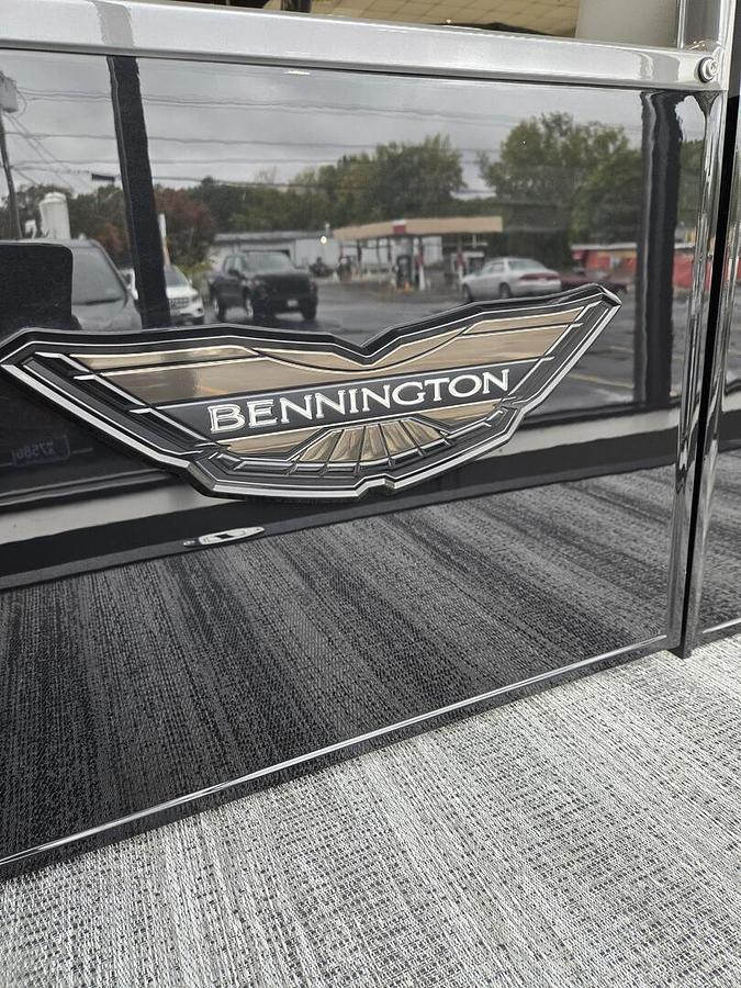 2026 Bennington 23 RX Fastback Arch