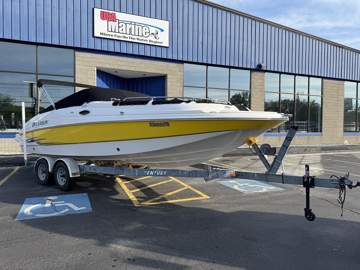 Used 2006 Larson 23' Escape