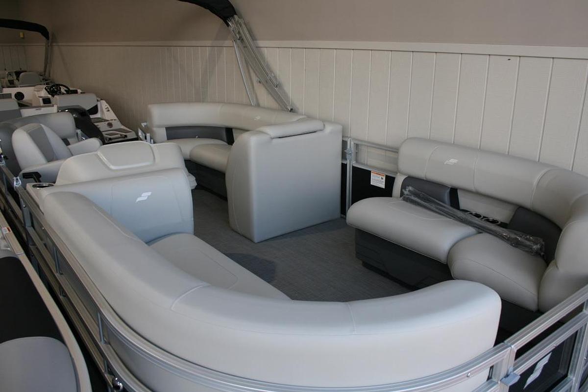 2026 Starcraft Marine LX 18 R