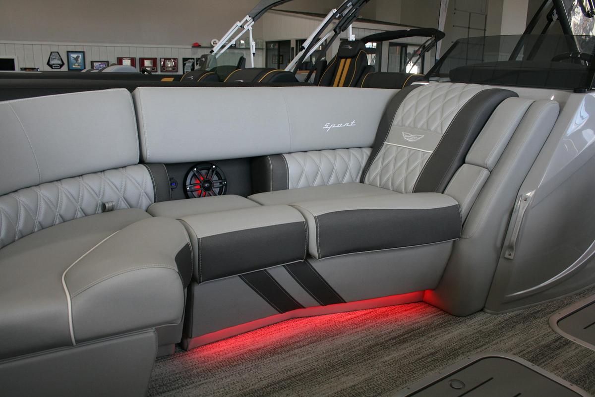 2026 Bennington 23 RX Fastback Arch