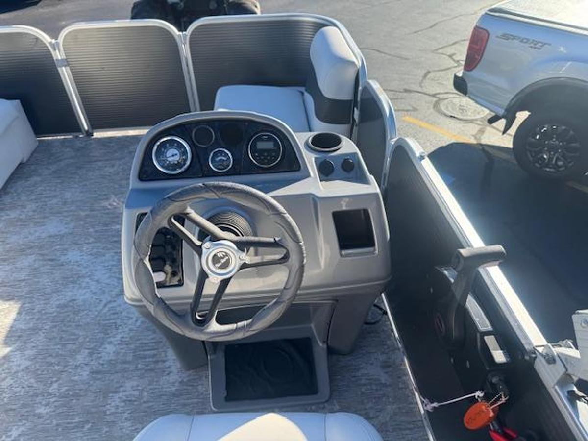 Used 2015 Premier Palm Beach 180 pontoon