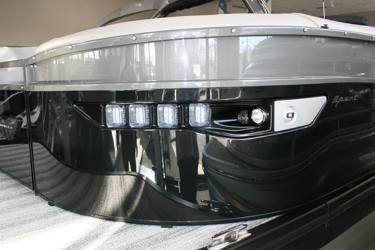 2026 Bennington 23 RX Fastback Arch