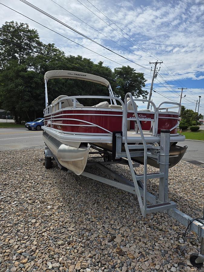 Used 2021 Sun Tracker 21' Fishin Barge
