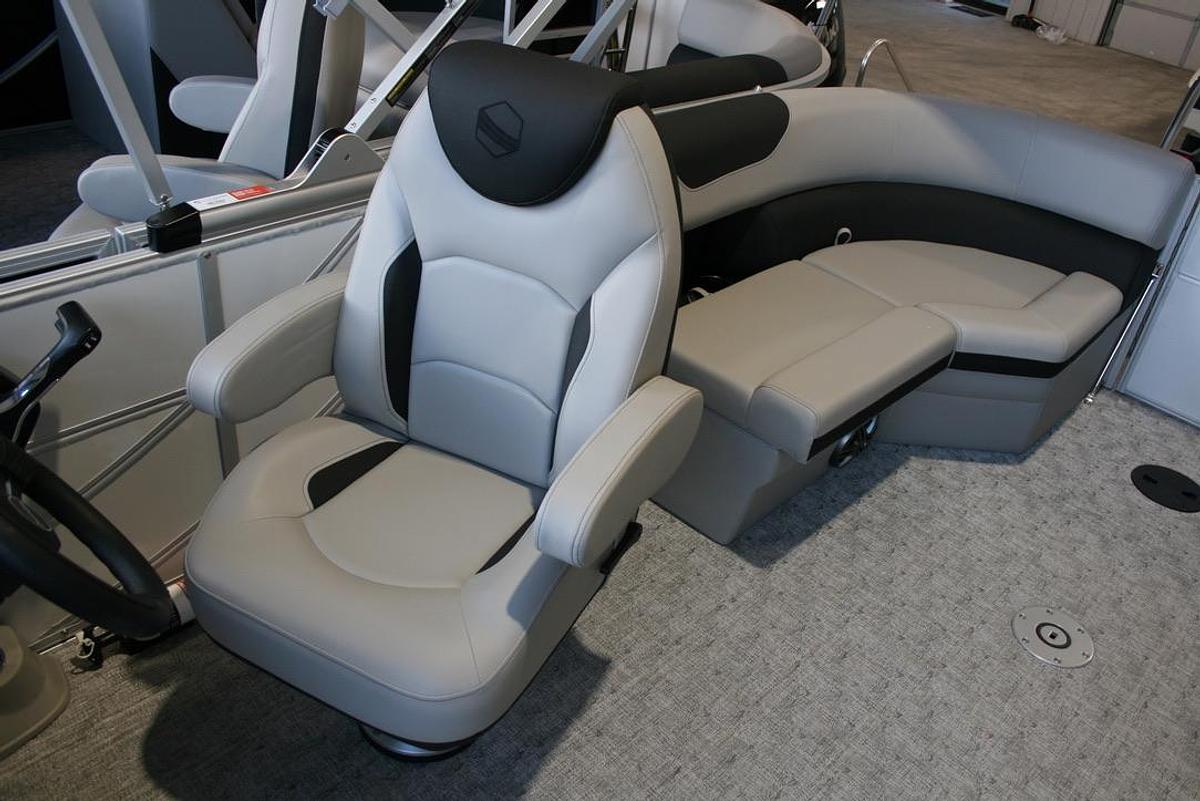 2026 South Bay 220RS LE Rear Seating 25"