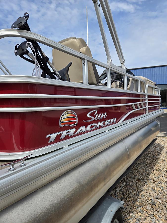 Used 2021 Sun Tracker 21' Fishin Barge