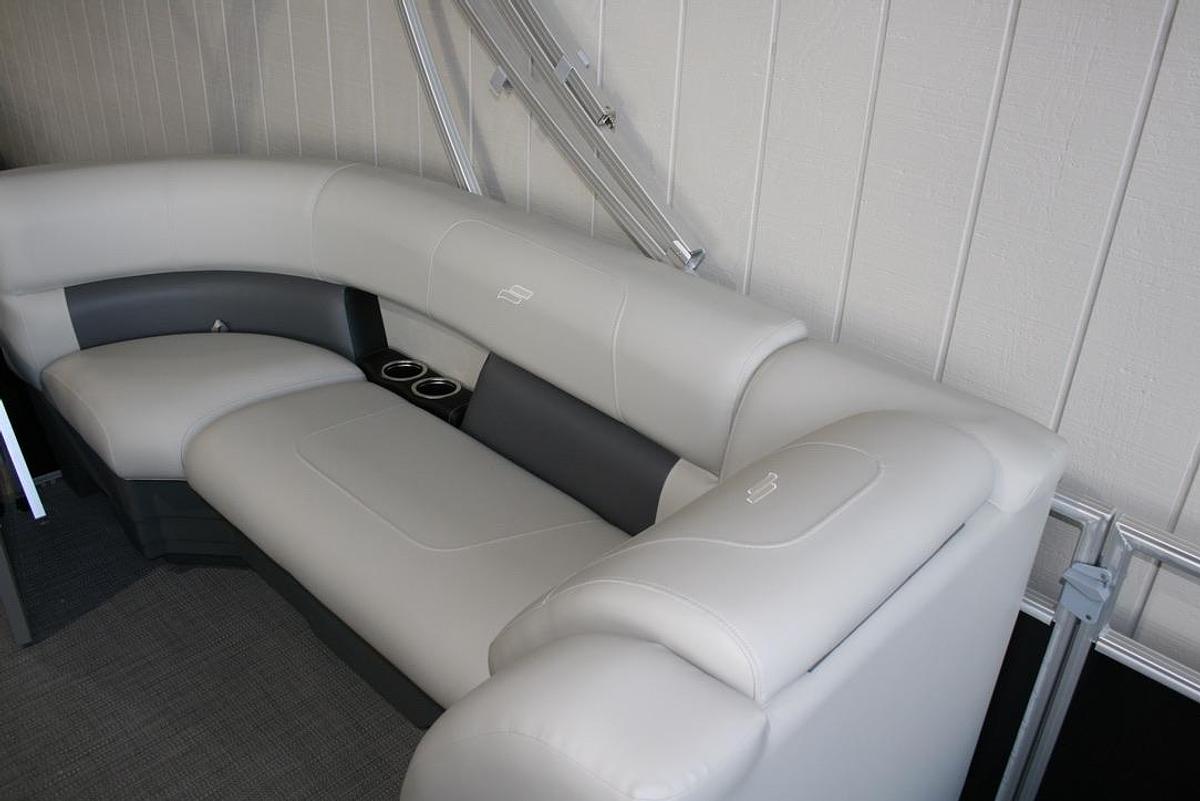 2026 Starcraft Marine LX 18 R