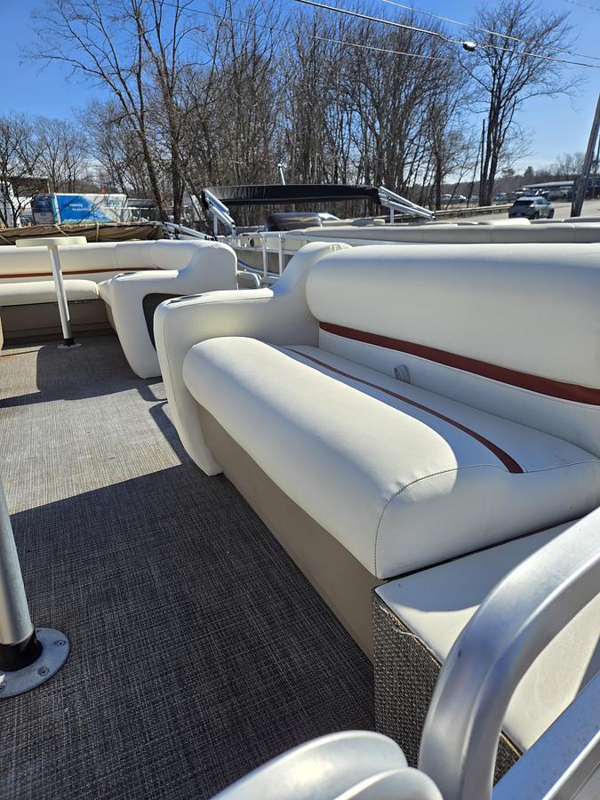 Used 2002 Suntracker 21' Party Barge