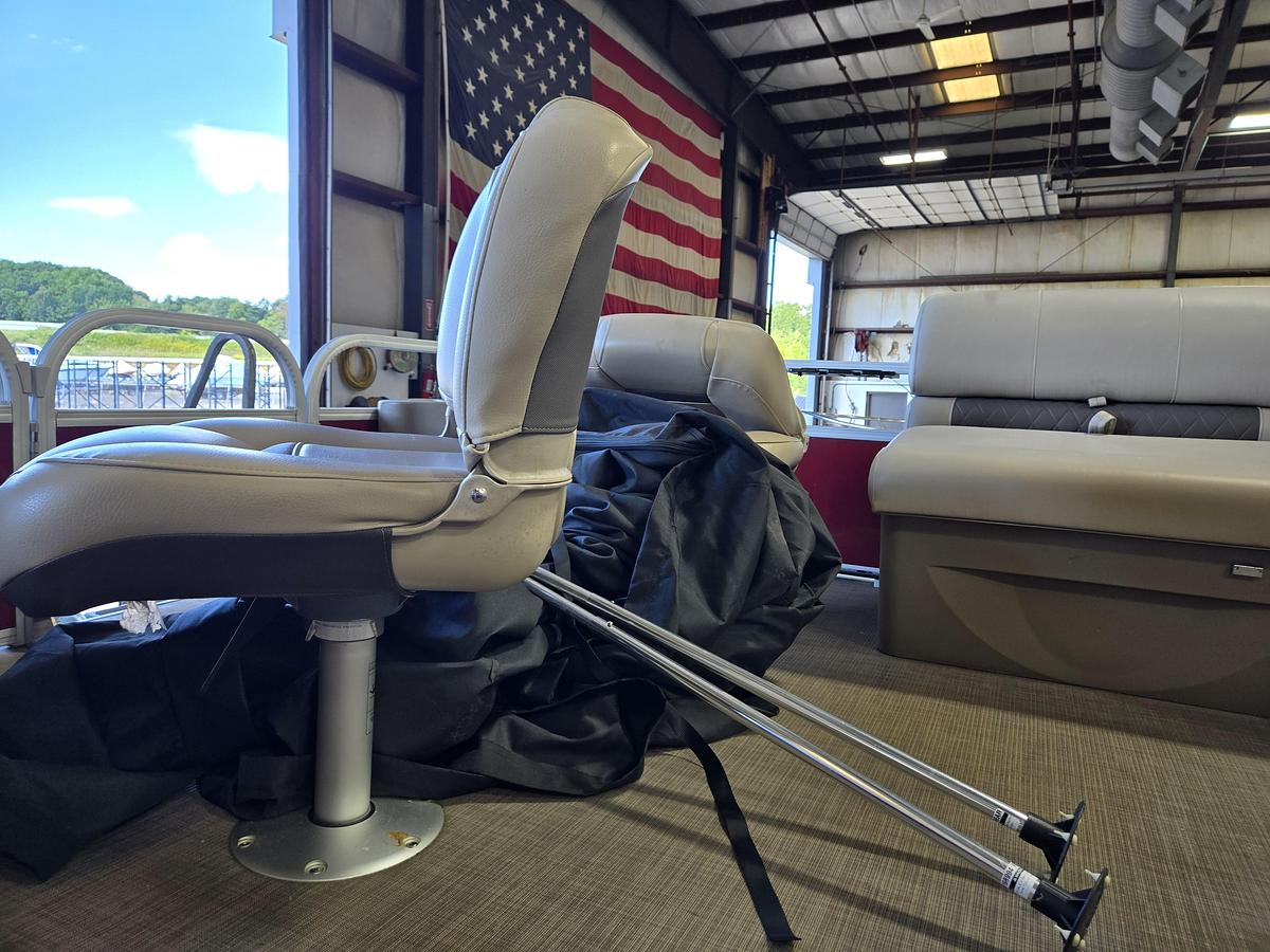 Used 2021 Sun Tracker 21' Fishin Barge