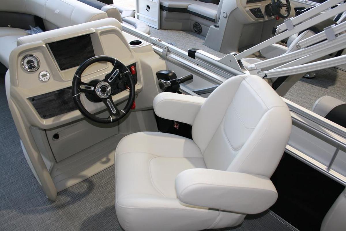 2026 Starcraft Marine LX 18 R