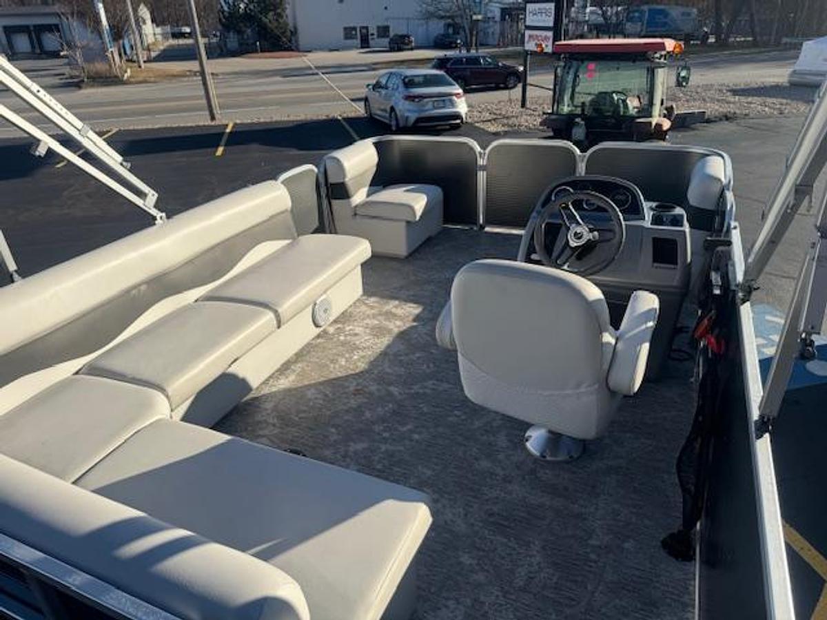 Used 2015 Premier Palm Beach 180 pontoon