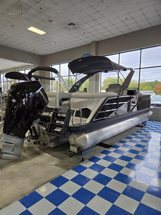 2026 Bennington 23 RX Fastback Arch