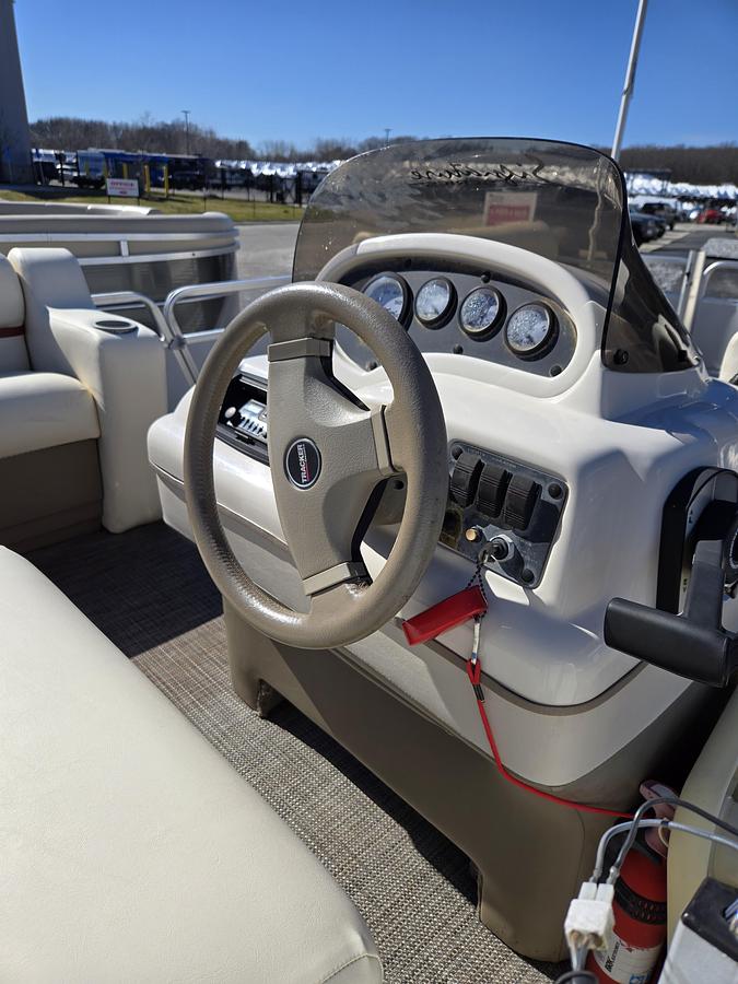 Used 2002 Suntracker 21' Party Barge