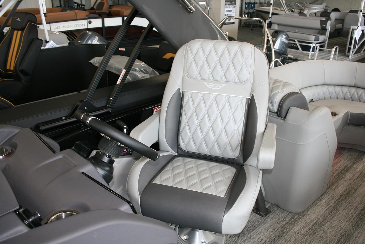 2026 Bennington 23 RX Fastback Arch