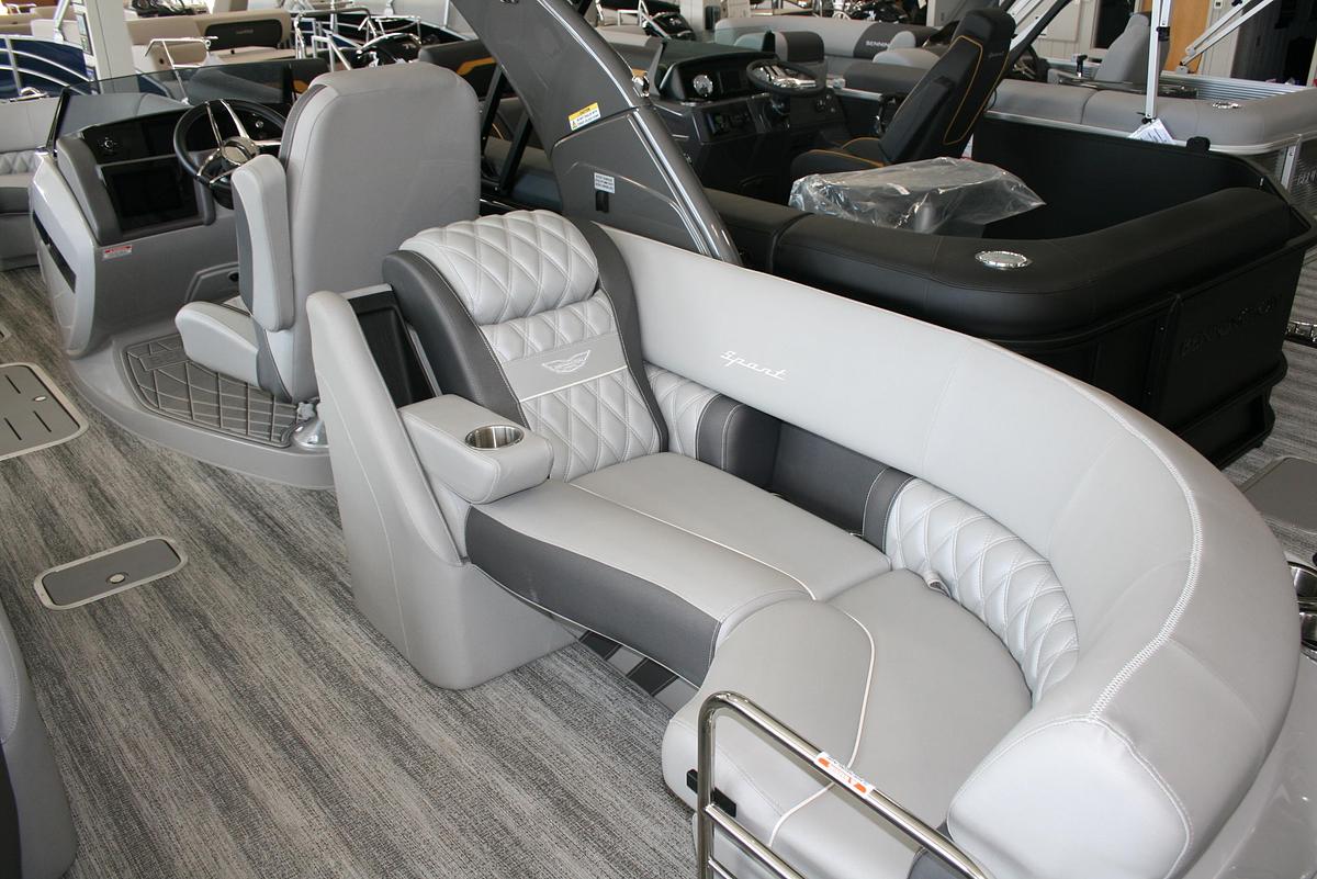 2026 Bennington 23 RX Fastback Arch