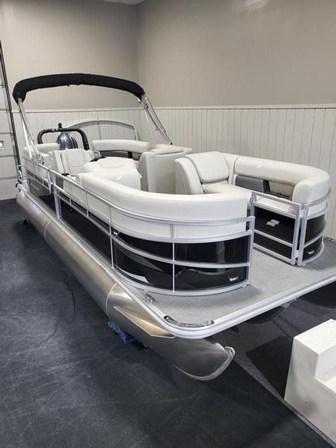 2025 Starcraft Marine LX 22 R