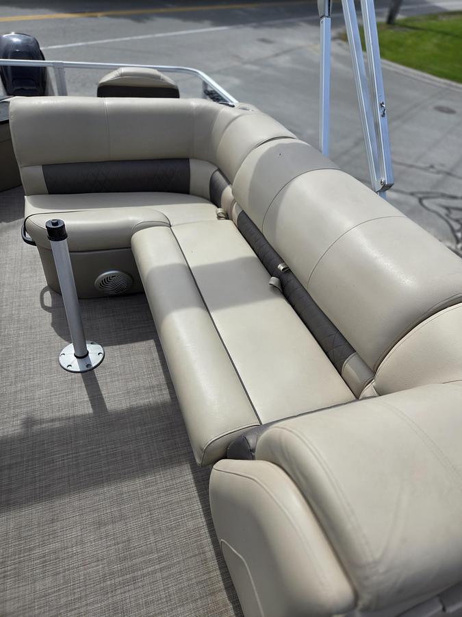 Used 2021 Sun Tracker 21' Fishin Barge