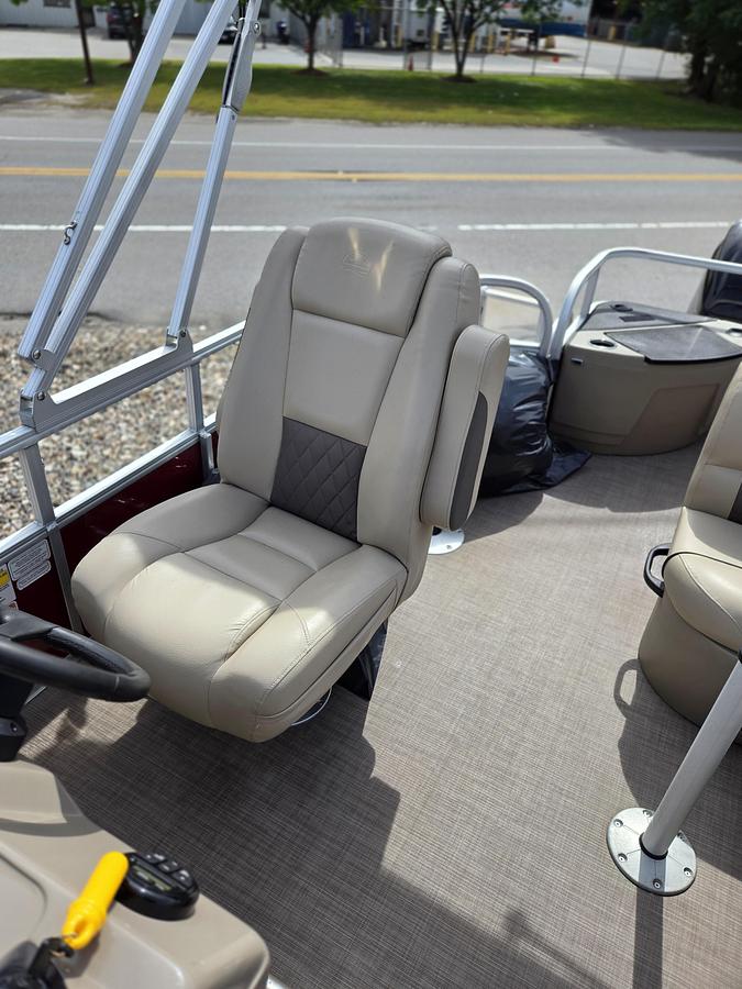 Used 2021 Sun Tracker 21' Fishin Barge