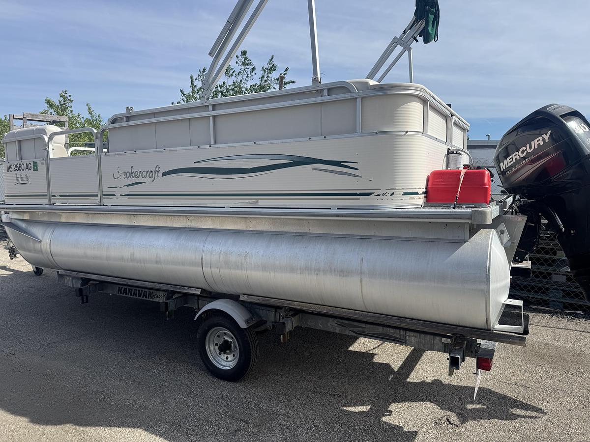 Used 2003 Smokercraft 18' Infinity