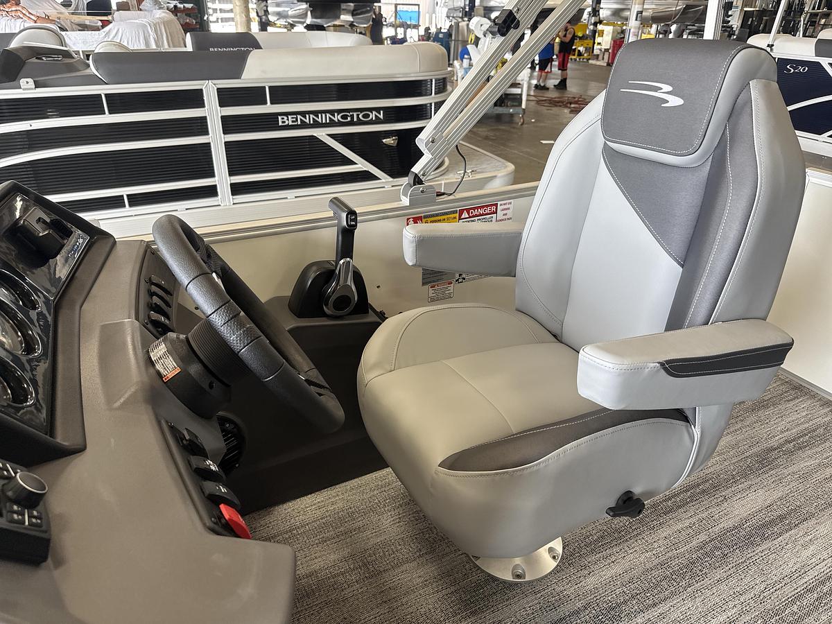 2027 Bennington 168SL w/40HP Yamaha
