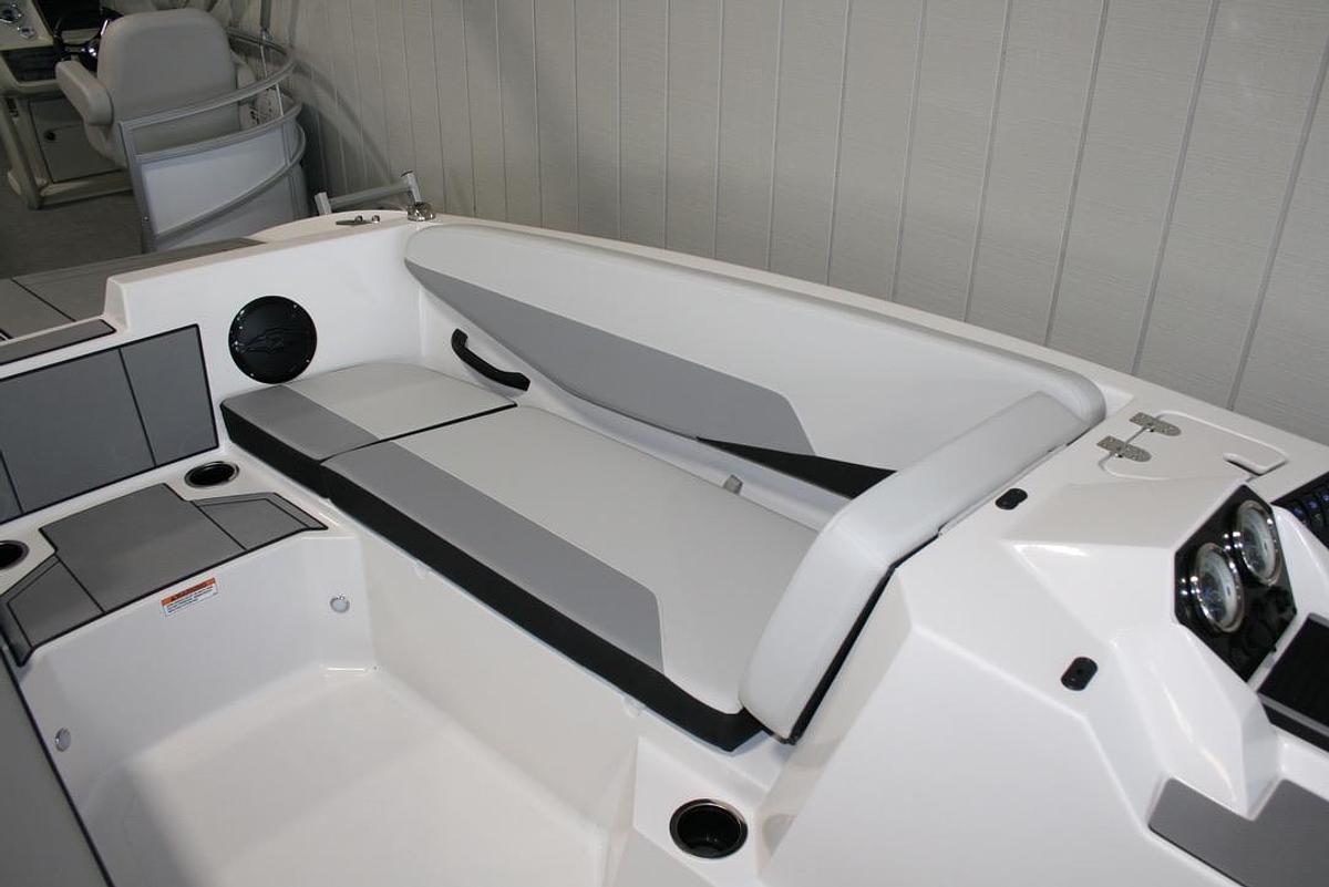 2025 Starcraft Marine SV OB SV 16 OB