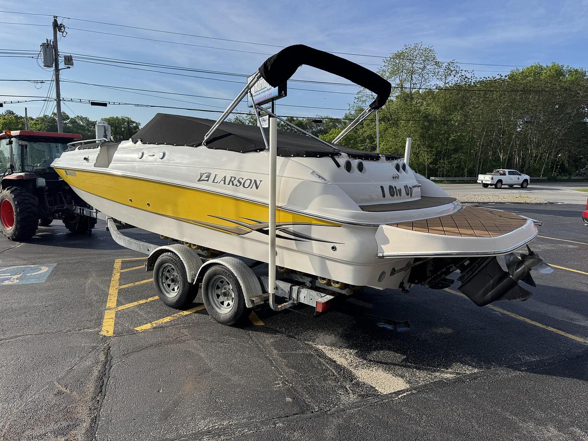 Used 2006 Larson 23' Escape