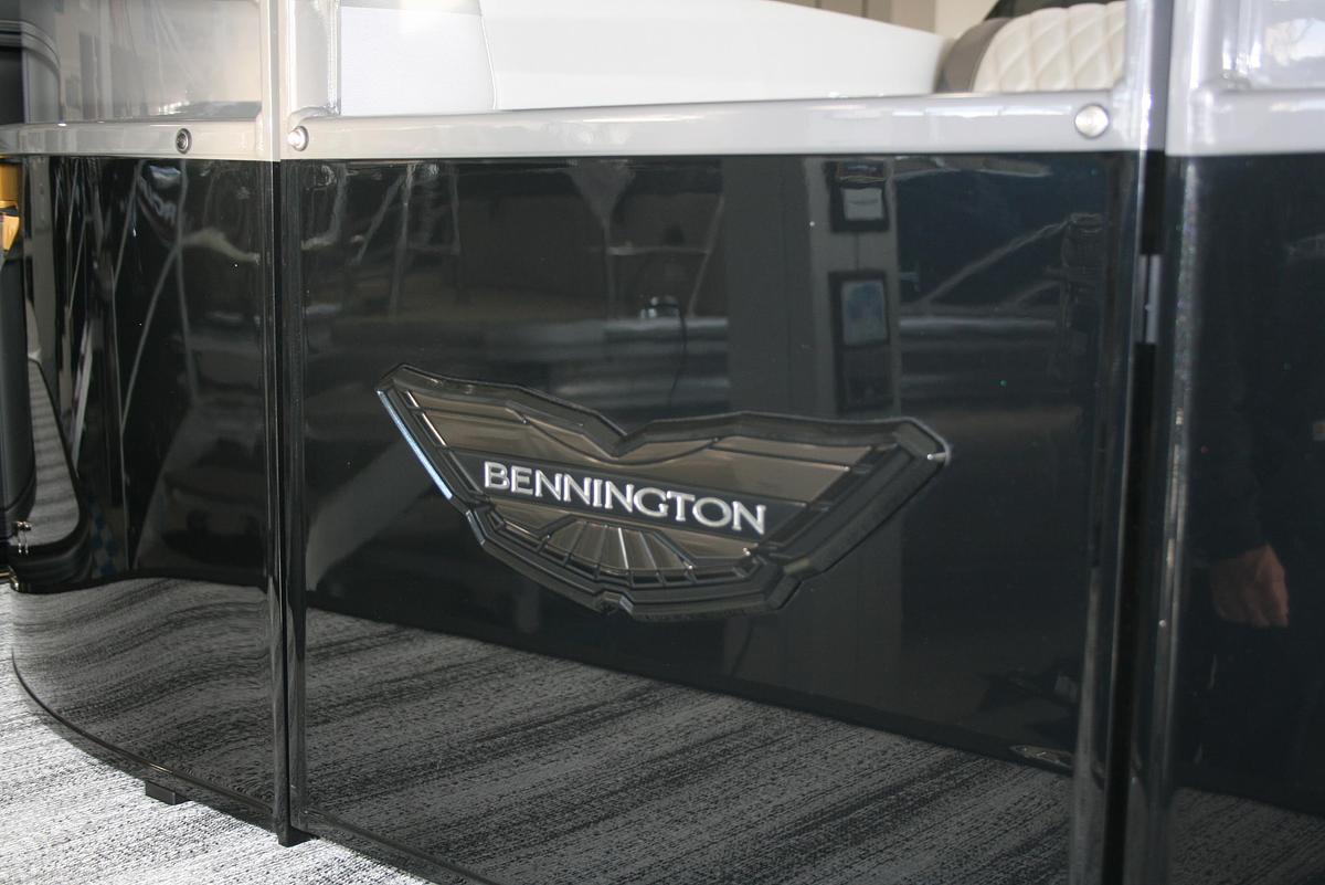 2026 Bennington 23 RX Fastback Arch
