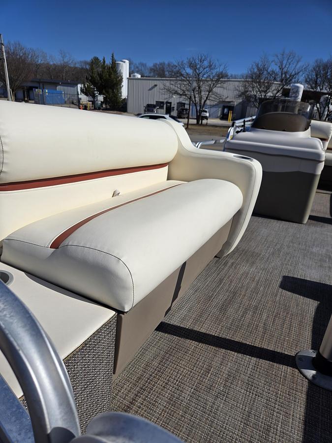 Used 2002 Suntracker 21' Party Barge