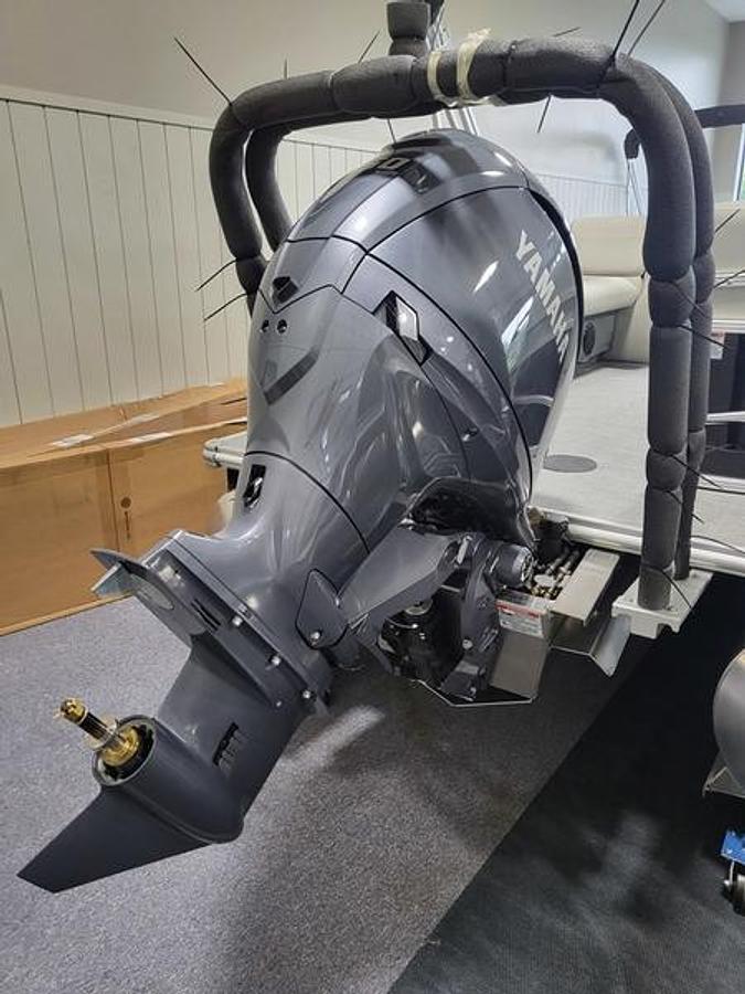 2025 Starcraft Marine LX 22 R