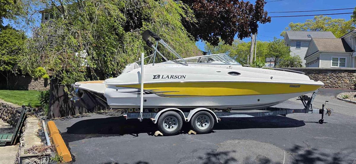 Used 2006 Larson 23' Escape