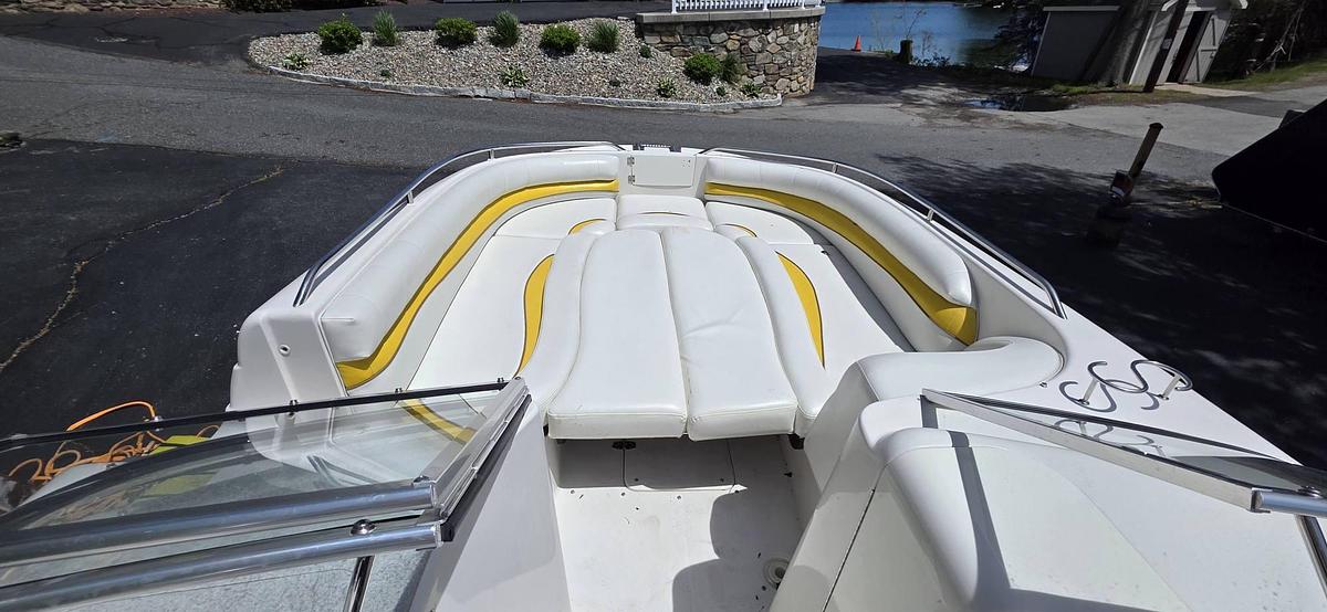 Used 2006 Larson 23' Escape