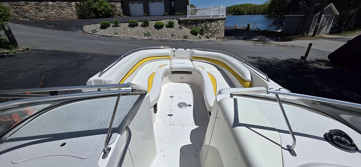 Used 2006 Larson 23' Escape