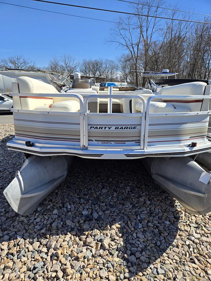 Used 2002 Suntracker 21' Party Barge