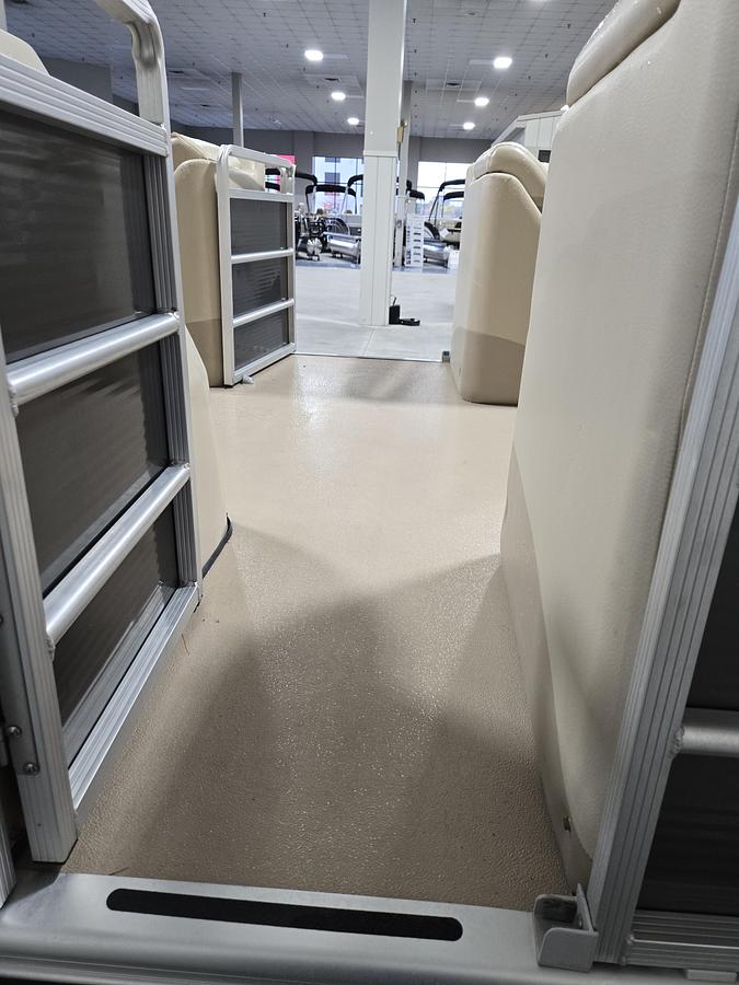 Used 2016 Cypress Cay Seabreeze 250