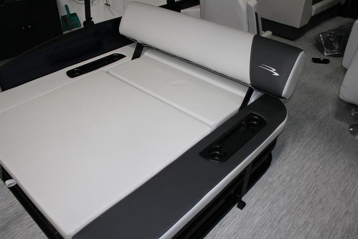 2026 Bennington 22SSBSE