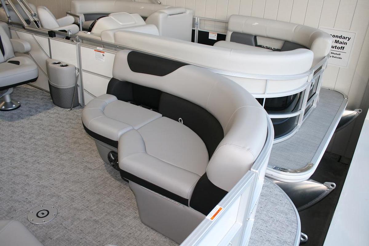 2026 South Bay 220RS LE Rear Seating 25"