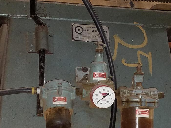 Gebraucht Clary Door Press