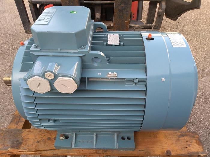 Explosionsgeschützter Asychnron Drehstrommotor eMBT 225 M-2, EE x eIIT 3, ABB, 31 KW, neuwertig