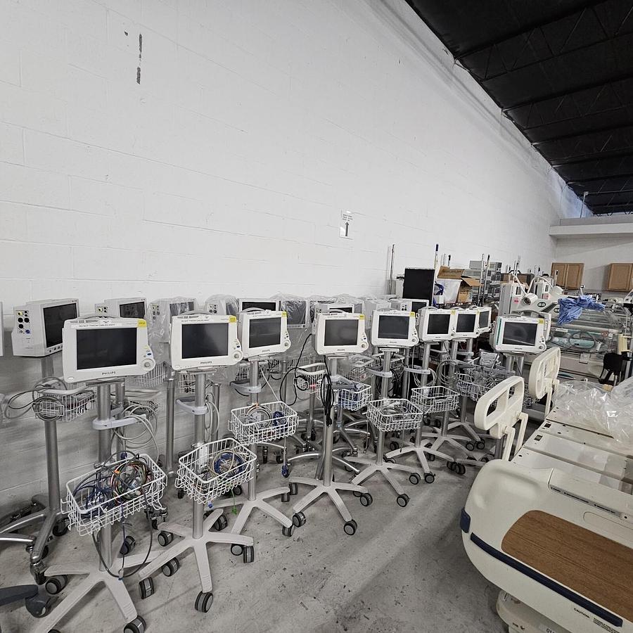 Used (16)Philips MP30 With Module & 18 EDEN IM8 with CO2 OPTION ( LOT Of 34 Units)