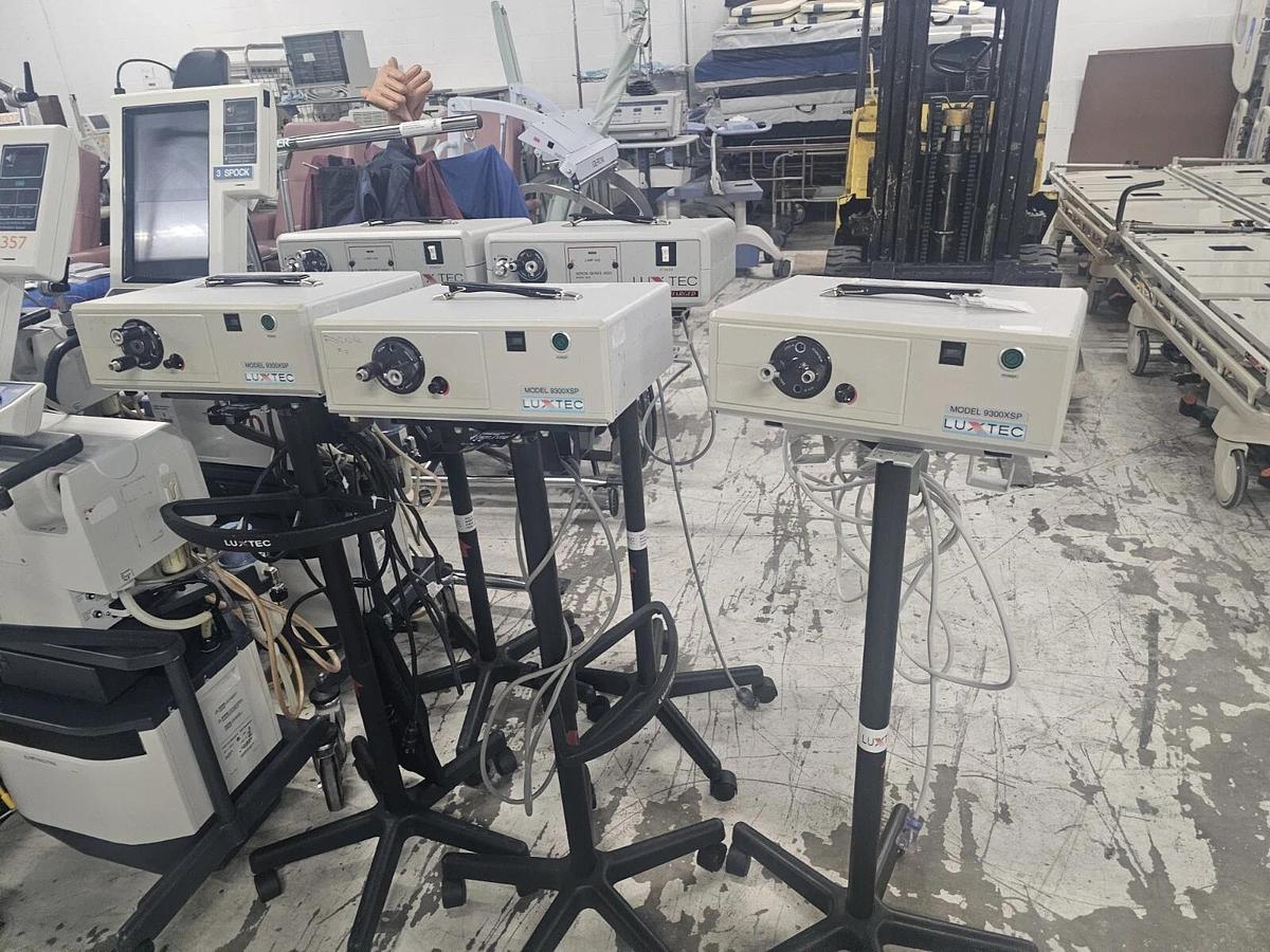 Used Luxtec 9300XSP & 9000 Light Source for Surgical Headlight Qty 5